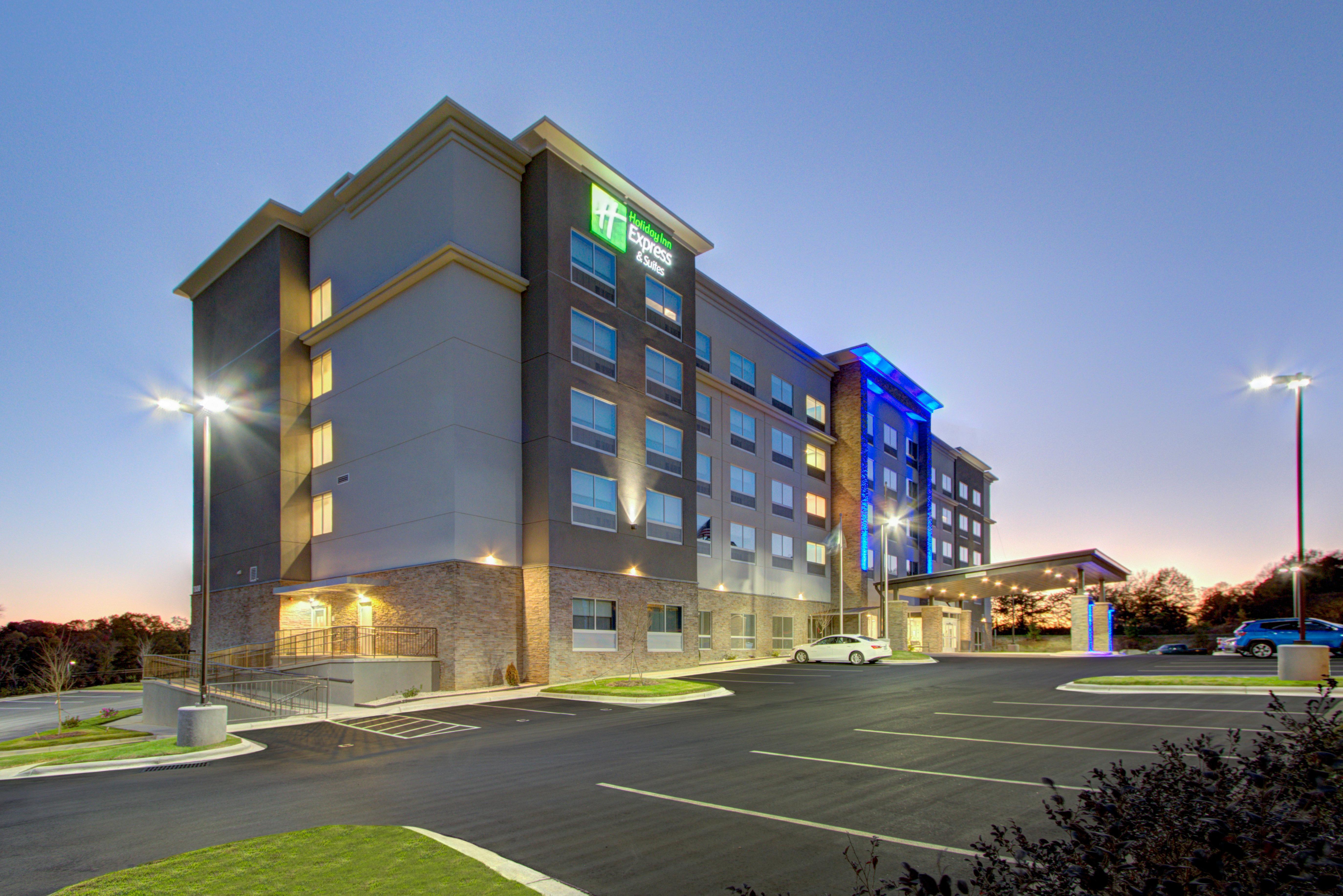 Holiday Inn Express & Suites Charlotte Southwest By Ihg Exterior photo